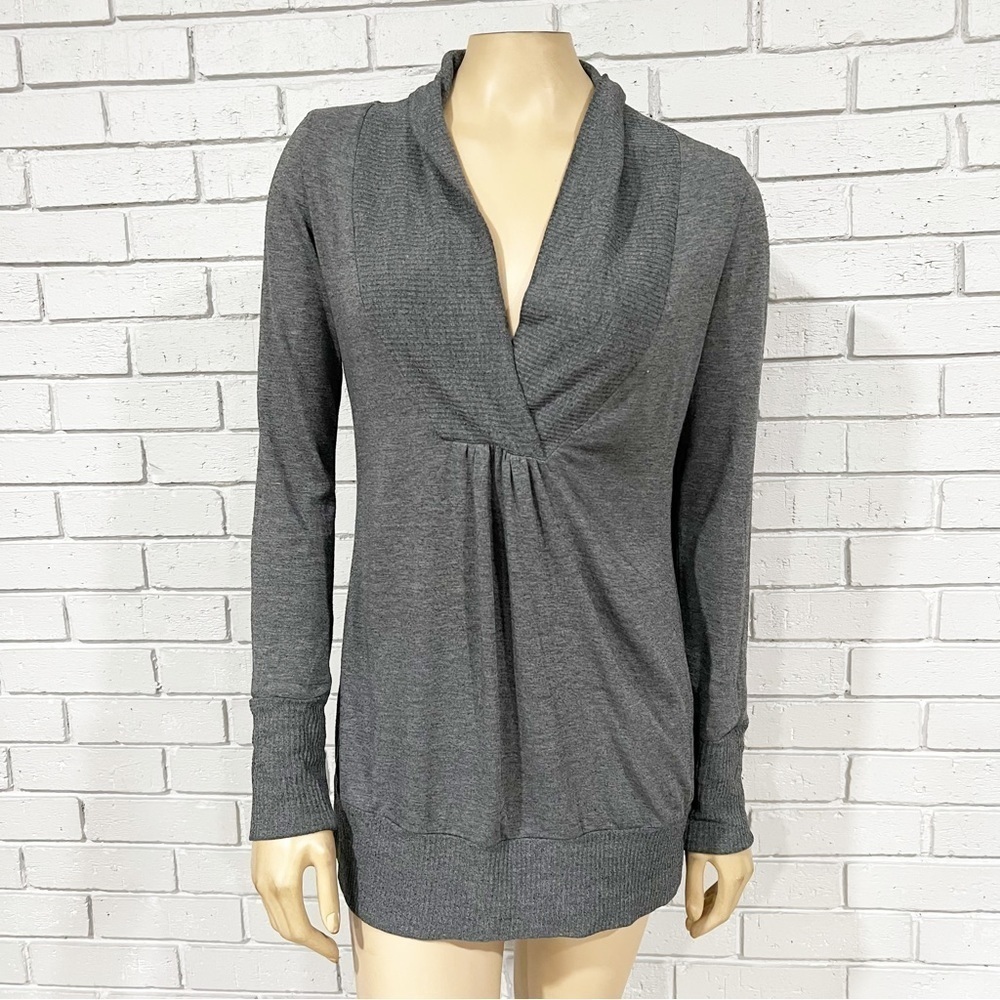 Charlotte‎ Russe Women's Gray Sweater